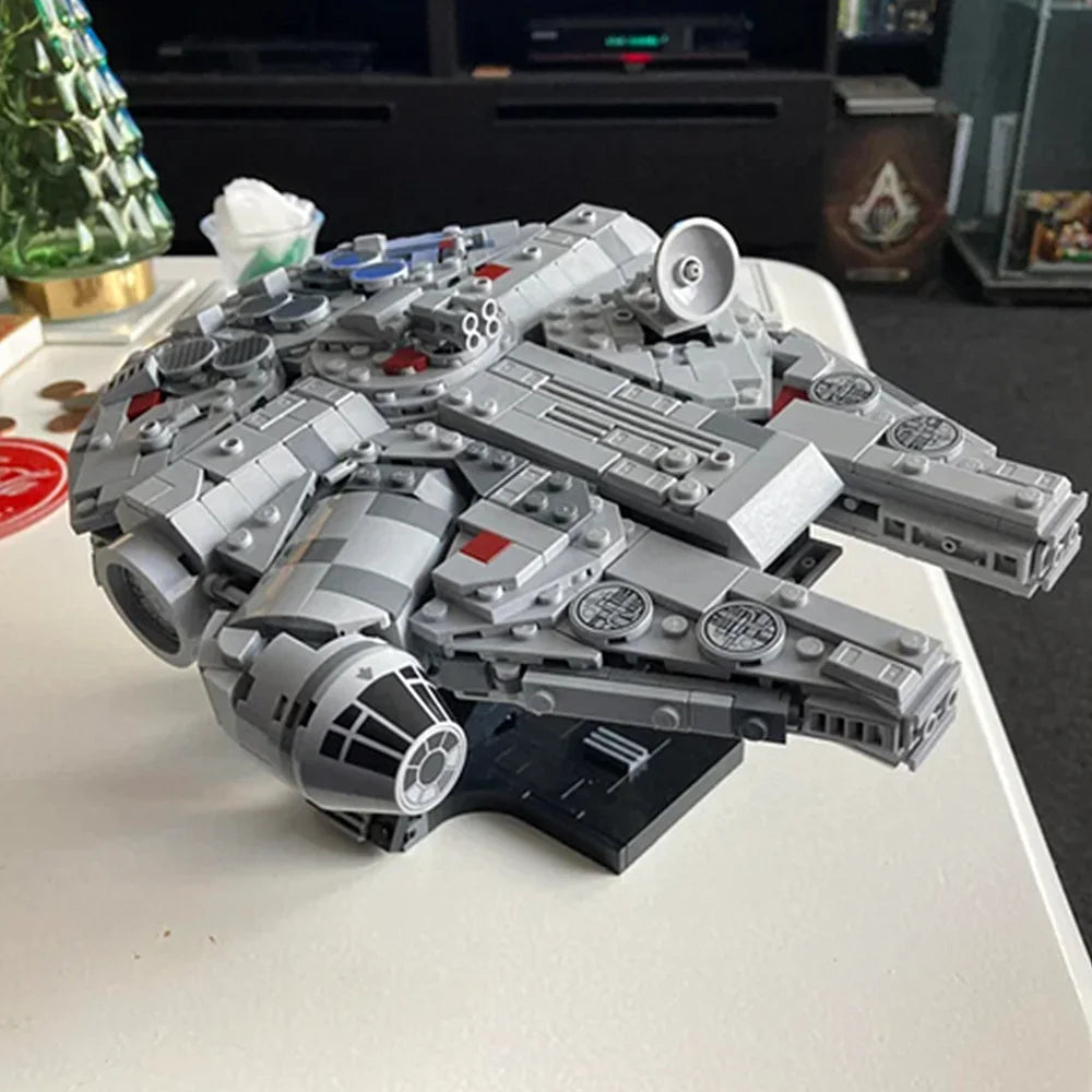 navire de guerre vaisseau spatial ensemble Falcon